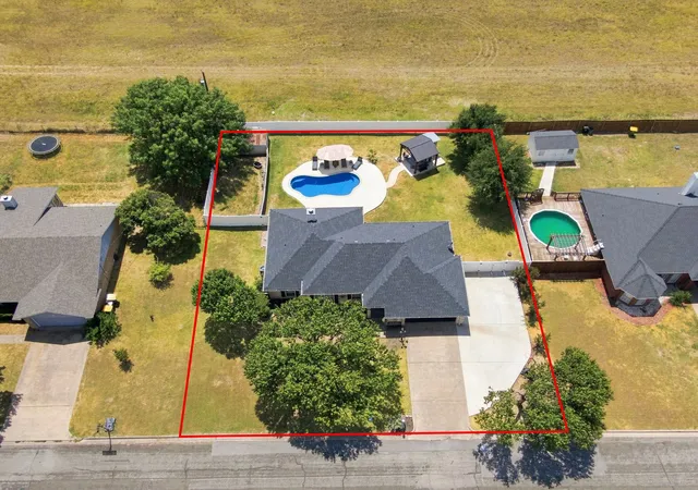 Photo 2 of Sale Pending at 204 Cloverdale St, Hillsboro, TX 76645 | MLS# 21368835 | Listing updated on 2026-09-08