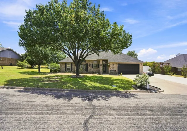 Photo 3 of Sale Pending at 204 Cloverdale St, Hillsboro, TX 76645 | MLS# 21368835 | Listing updated on 2026-09-08