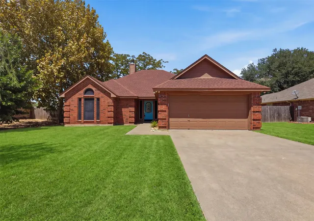 Photo 2 of Single family home for sale at 1507 Saddle Creek Ct, Granbury, TX 76048 | MLS# 21369640 | Listing updated on 2026-09-11