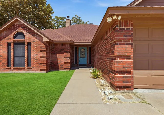 Photo 3 of Single family home for sale at 1507 Saddle Creek Ct, Granbury, TX 76048 | MLS# 21369640 | Listing updated on 2026-09-11