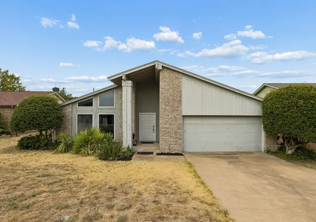 Photo 1 of Single family home for sale at 7012 Woodacre Rd, Fort Worth, TX 76133 | MLS# 21369689 | Listing updated on 2026-09-14