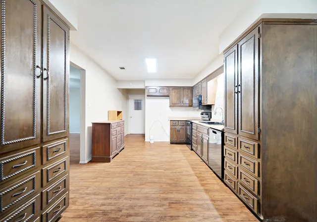 Photo 3 of Sale Pending at 2820 W Kaufman St, Paris, TX 75460 | MLS# 21369180 | Listing updated on 2026-09-09