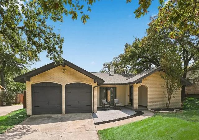 Photo 1 of Single family home for sale at 206 Lake Vis W, Highland Village, TX 75077 | MLS# 21366958 | Listing updated on 2026-09-14