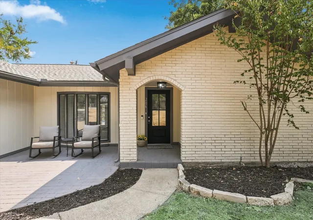 Photo 3 of Single family home for sale at 206 Lake Vis W, Highland Village, TX 75077 | MLS# 21366958 | Listing updated on 2026-09-14