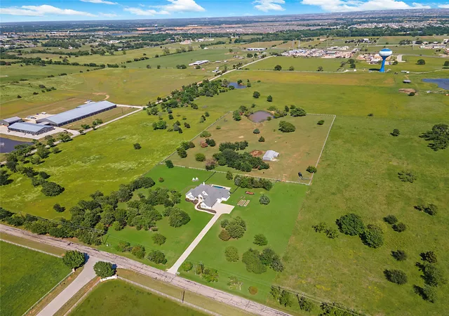 Photo 3 of Single family home for sale at 2600 New Hope Rd, Cross Roads, TX 76227 | MLS# 21368586 | Listing updated on 2026-09-16
