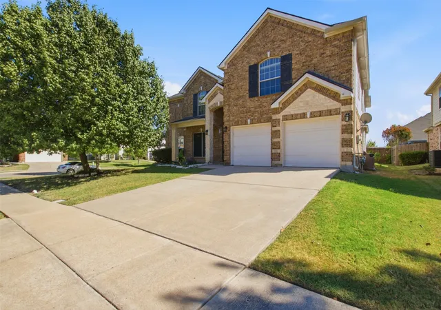 Photo 2 of Single family home for sale at 4806 Fitzgerald Dr, Mansfield, TX 76063 | MLS# 21367373 | Listing updated on 2026-09-13