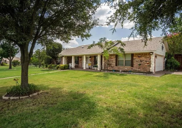 Photo 3 of Single family home for sale at 301 Meadow Knoll Dr, Double Oak, TX 75077 | MLS# 21369054 | Listing updated on 2026-10-03