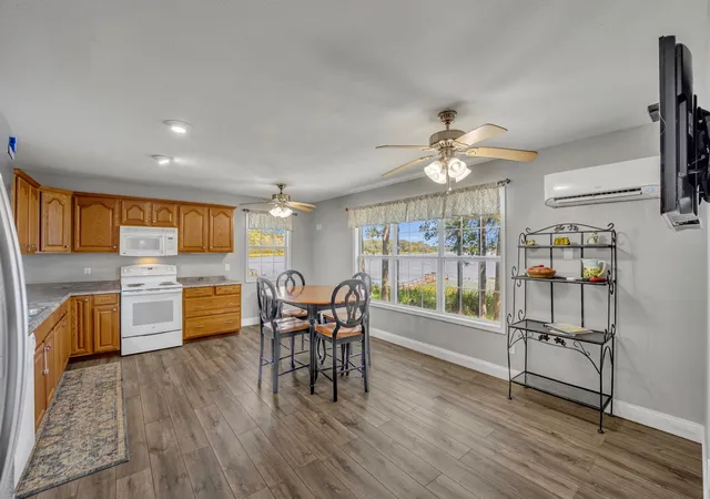 Photo 3 of Single family home for sale at 895 Fm 3288 E, Jacksonville, TX 75766 | MLS# 21369770 | Listing updated on 2026-10-27