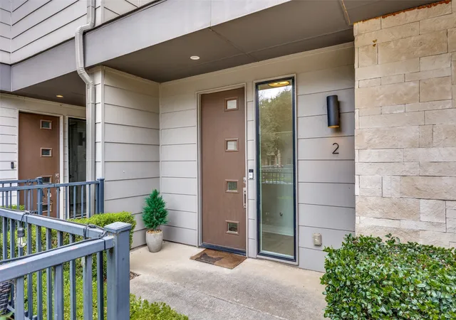 Photo 2 of Condo for sale at 6100 Hudson St #2, Dallas, TX 75206 | MLS# 21368527 | Listing updated on 2026-09-12