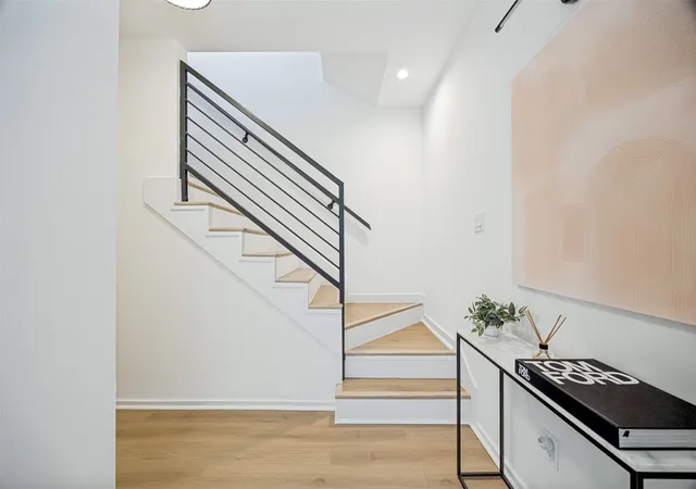 Listing Photo 5 - Condo for sale in building located at 6100 Hudson St, Dallas, TX 75206 - Unit #2
