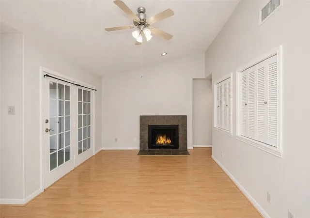 Photo 2 of Condo for sale at 2107 Horizon Trl #3921, Arlington, TX 76011 | MLS# 21369358 | Listing updated on 2026-10-02