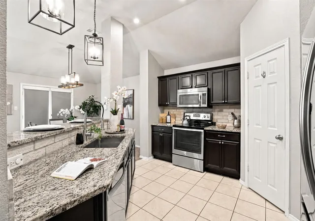 Photo 4 of Sale Pending at 4812 Stetson Dr S, Fort Worth, TX 76244 | MLS# 21363089 | Listing updated on 2026-09-14