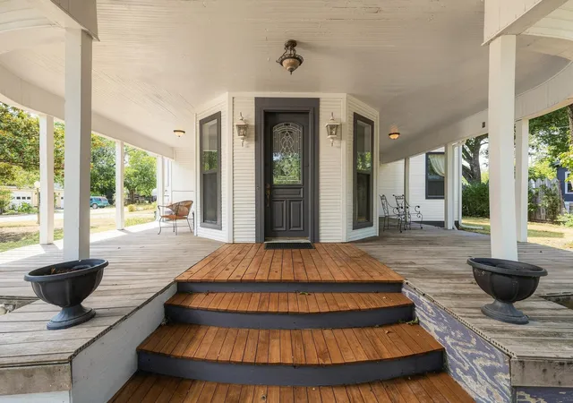 Photo 2 of Single family home for sale at 605 S Bond St, Whitewright, TX 75491 | MLS# 21369395 | Listing updated on 2026-09-09