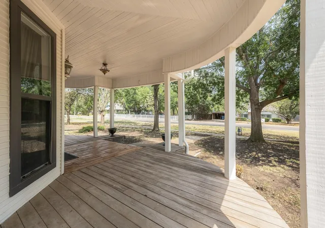 Photo 3 of Single family home for sale at 605 S Bond St, Whitewright, TX 75491 | MLS# 21369395 | Listing updated on 2026-09-09