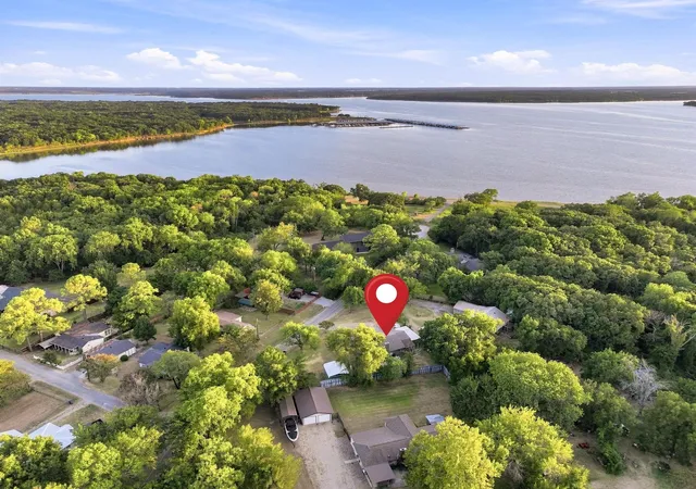 Photo 2 of Single family home for sale at 1027 Paradise Cove Rd, Pottsboro, TX 75076 | MLS# 21369277 | Listing updated on 2026-09-12