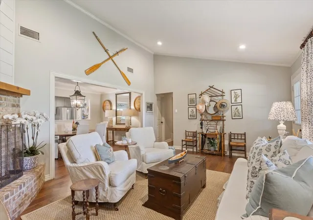 Photo 3 of Single family home for sale at 172 Brazos Point Dr, Waco, TX 76705 | MLS# 21366467 | Listing updated on 2026-09-10