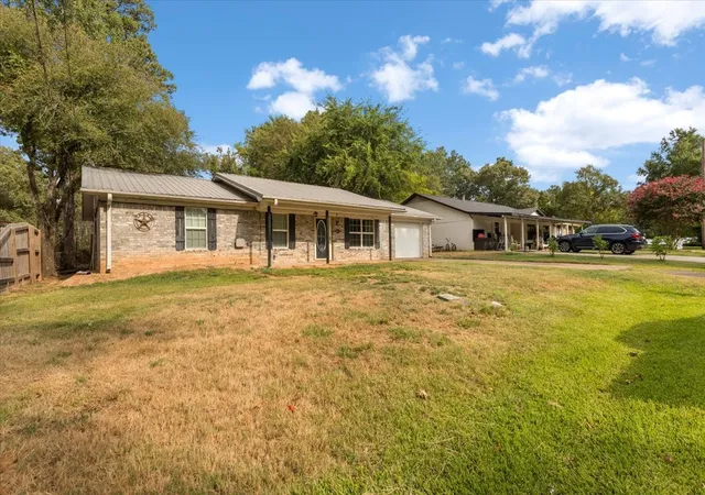Photo 3 of Single family home for sale at 10204 Rolling Pines Dr, Tyler, TX 75707 | MLS# 21369850 | Listing updated on 2026-10-05