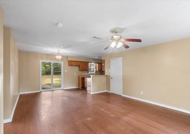 Photo 4 of Single family home for sale at 10204 Rolling Pines Dr, Tyler, TX 75707 | MLS# 21369850 | Listing updated on 2026-10-05