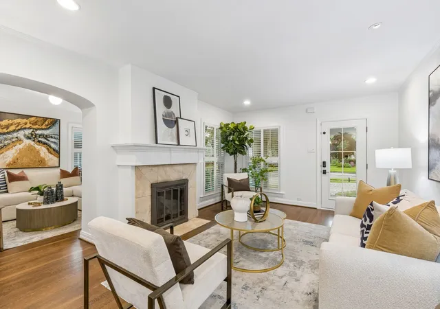 Photo 4 of Sale Pending at 5342 Mccommas Blvd, Dallas, TX 75206 | MLS# 21369864 | Listing updated on 2026-09-11