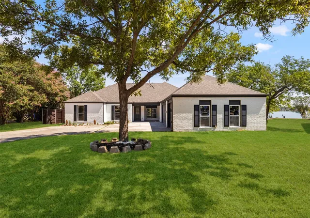 Photo 1 of Single family home for sale at 5000 Edgewater Dr, Rowlett, TX 75088 | MLS# 21369875 | Listing updated on 2026-09-24