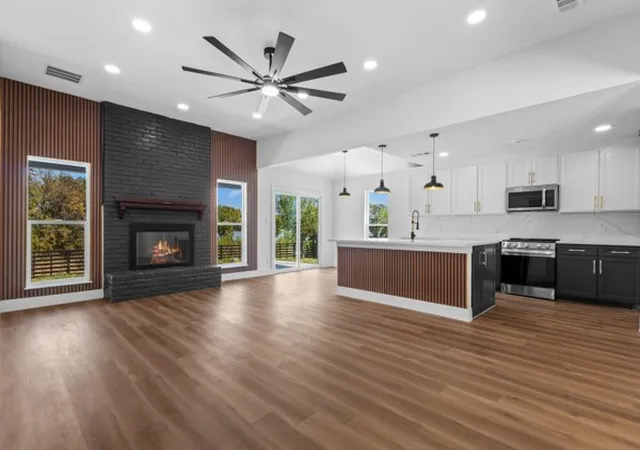 Photo 3 of Single family home for sale at 5000 Edgewater Dr, Rowlett, TX 75088 | MLS# 21369875 | Listing updated on 2026-09-24