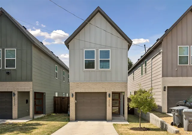 Photo 1 of Single family home for sale at 2225 Bethurum Ave, Dallas, TX 75215 | MLS# 21368121 | Listing updated on 2026-09-08