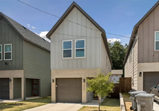 Photo 2 of Single family home for sale at 2225 Bethurum Ave, Dallas, TX 75215 | MLS# 21368121 | Listing updated on 2026-09-08