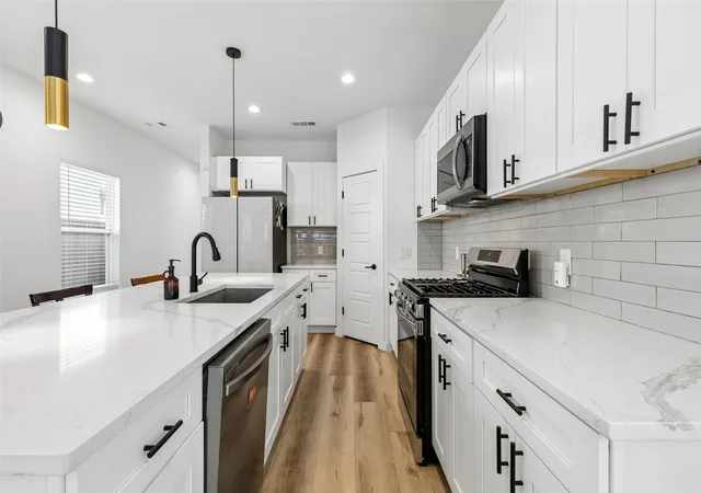 Photo 3 of Single family home for sale at 2225 Bethurum Ave, Dallas, TX 75215 | MLS# 21368121 | Listing updated on 2026-09-08