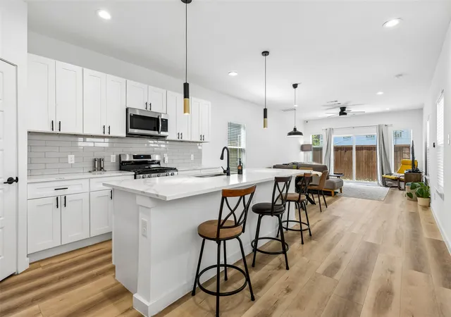 Photo 4 of Single family home for sale at 2225 Bethurum Ave, Dallas, TX 75215 | MLS# 21368121 | Listing updated on 2026-09-08