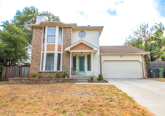 Photo 1 of Single family home for sale at 6111 Farmingdale Dr, Arlington, TX 76001 | MLS# 21369940 | Listing updated on 2026-09-23