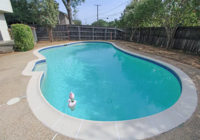 Photo 3 of Single family home for sale at 6111 Farmingdale Dr, Arlington, TX 76001 | MLS# 21369940 | Listing updated on 2026-09-23