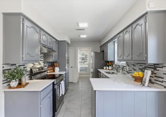 Photo 1 of Single family home for sale at 18512 Featherwood Dr, Dallas, TX 75252 | MLS# 21366180 | Listing updated on 2026-09-13
