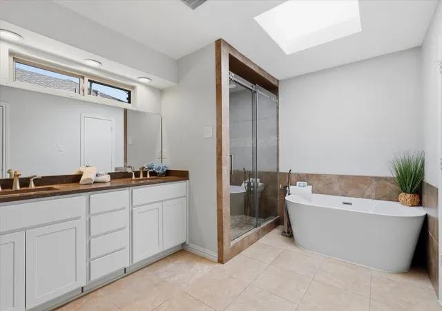 Photo 3 of Single family home for sale at 18512 Featherwood Dr, Dallas, TX 75252 | MLS# 21366180 | Listing updated on 2026-09-13