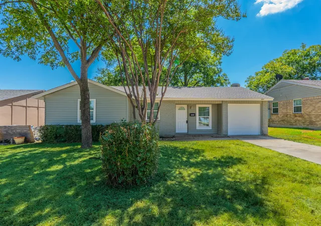 Photo 1 of Single family home for sale at 4646 Ridgepoint Dr, Dallas, TX 75211 | MLS# 21369992 | Listing updated on 2026-09-15