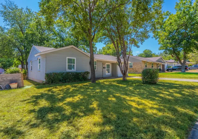 Photo 2 of Single family home for sale at 4646 Ridgepoint Dr, Dallas, TX 75211 | MLS# 21369992 | Listing updated on 2026-10-20