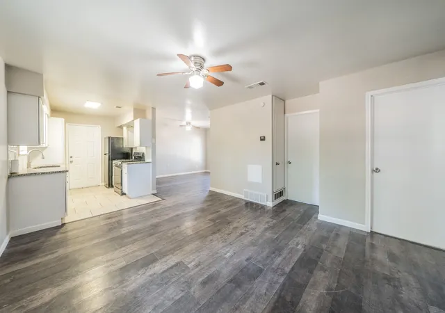 Photo 3 of Single family home for sale at 4646 Ridgepoint Dr, Dallas, TX 75211 | MLS# 21369992 | Listing updated on 2026-09-15