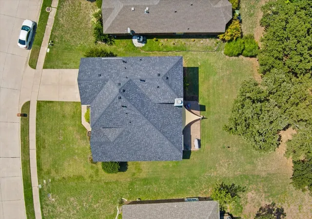 Photo 3 of Single family home for sale at 409 Springtree Rd, Lake Dallas, TX 75065 | MLS# 21362439 | Listing updated on 2026-09-30