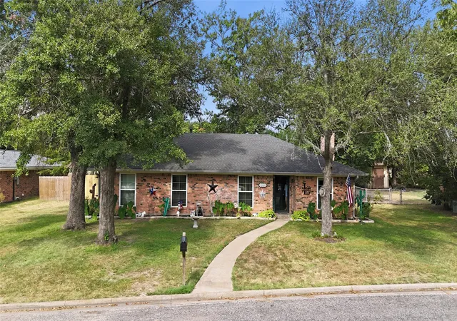 Single family home for sale at 3016 Arapaho Rd, Commerce, TX 75428 | MLS# 21367561
