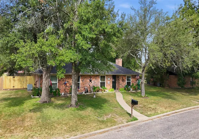 Photo 2 of Single family home for sale at 3016 Arapaho Rd, Commerce, TX 75428 | MLS# 21367561 | Listing updated on 2026-09-15