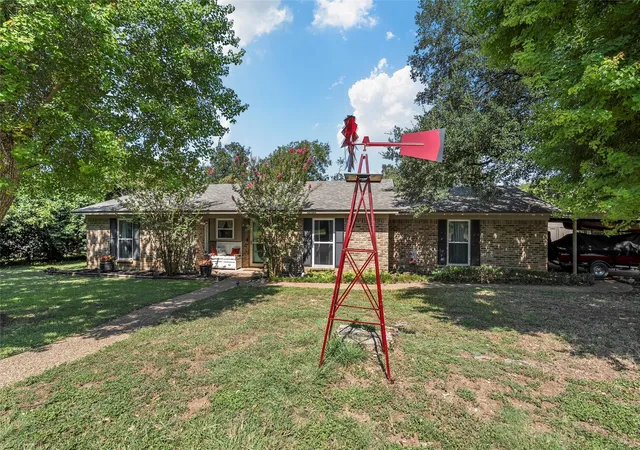 Photo 2 of Single family home for sale at 611 Rosenthal Rd, Lorena, TX 76655 | MLS# 21369960 | Listing updated on 2026-09-14