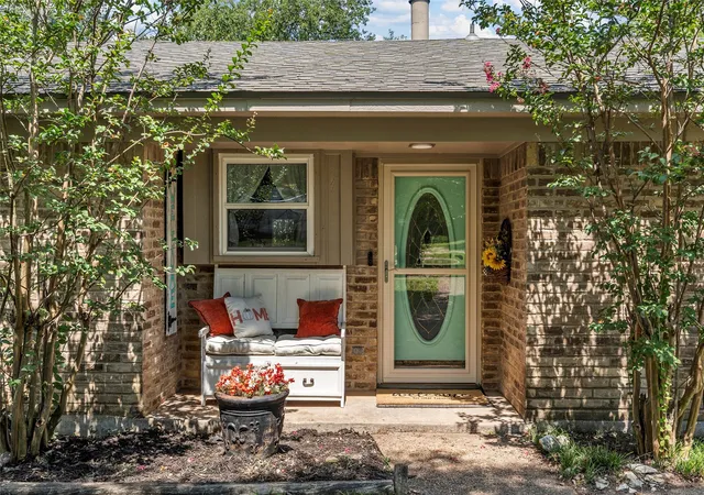 Photo 3 of Single family home for sale at 611 Rosenthal Rd, Lorena, TX 76655 | MLS# 21369960 | Listing updated on 2026-09-14