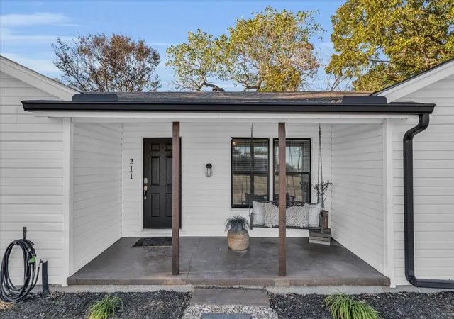 Photo 3 of Single family home for sale at 211 W Stegall Dr, Robinson, TX 76706 | MLS# 21367894 | Listing updated on 2026-09-10