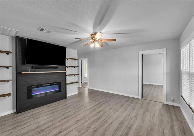 Photo 3 of Single family home for sale at 211 W Stegall Dr, Robinson, TX 76706 | MLS# 21367894 | Listing updated on 2026-09-10