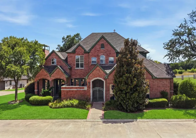 Photo 3 of Single family home for sale at 4201 Bluff View Dr, Granbury, TX 76048 | MLS# 21363723 | Listing updated on 2026-09-12