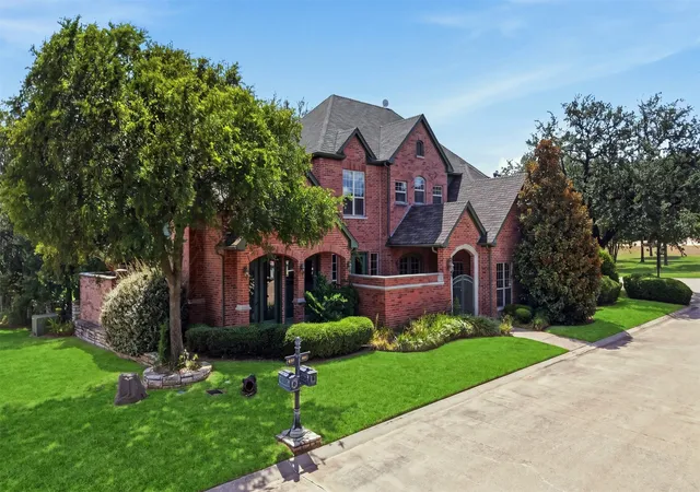 Photo 3 of Single family home for sale at 4201 Bluff View Dr, Granbury, TX 76048 | MLS# 21363723 | Listing updated on 2026-09-12