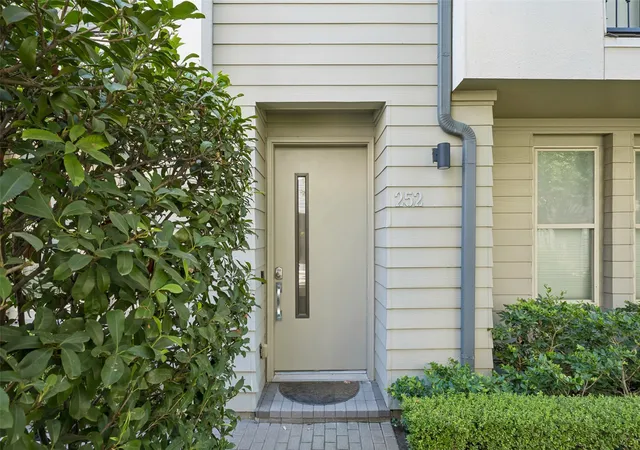 Photo 2 of Townhouse for sale at 4211 Rawlins St #252, Dallas, TX 75219 | MLS# 21369217 | Listing updated on 2026-10-19