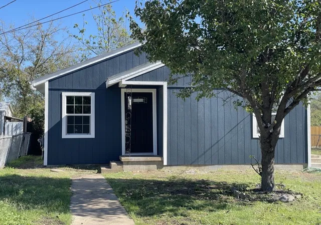 Photo 1 of Single family home for sale at 607 Mckenzie Ave, Hillsboro, TX 76645 | MLS# 21341005 | Listing updated on 2026-09-14