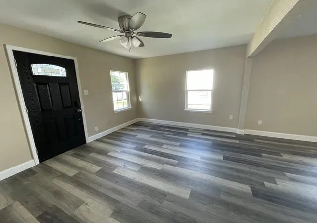 Photo 3 of Single family home for sale at 607 Mckenzie Ave, Hillsboro, TX 76645 | MLS# 21341005 | Listing updated on 2026-09-14