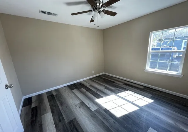 Photo 3 of Single family home for sale at 607 Mckenzie Ave, Hillsboro, TX 76645 | MLS# 21341005 | Listing updated on 2026-09-14