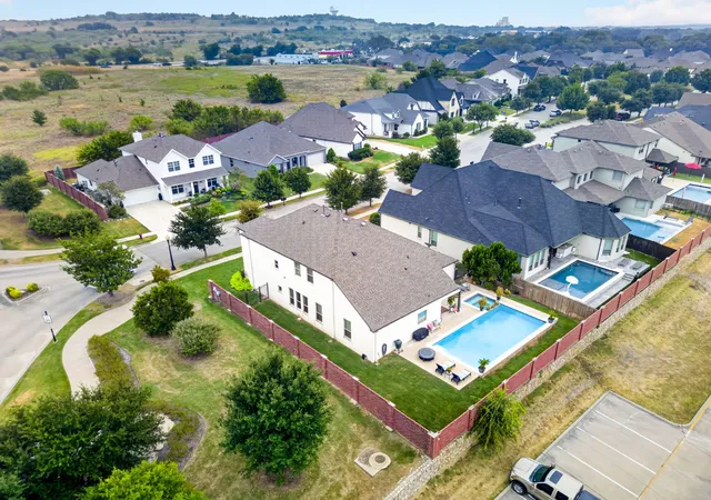 Photo 3 of Single family home for sale at 101 Parkview Dr, Aledo, TX 76008 | MLS# 21370077 | Listing updated on 2026-09-12